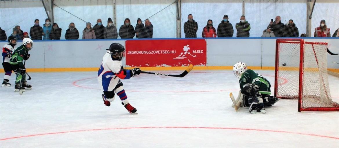Egyre több fiatal jégkorongozik Sopronban