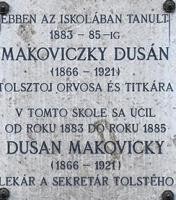 Makoviczky Dusán emléktáblája a Berzsenyi-gimnázium (Líceum) udvarán