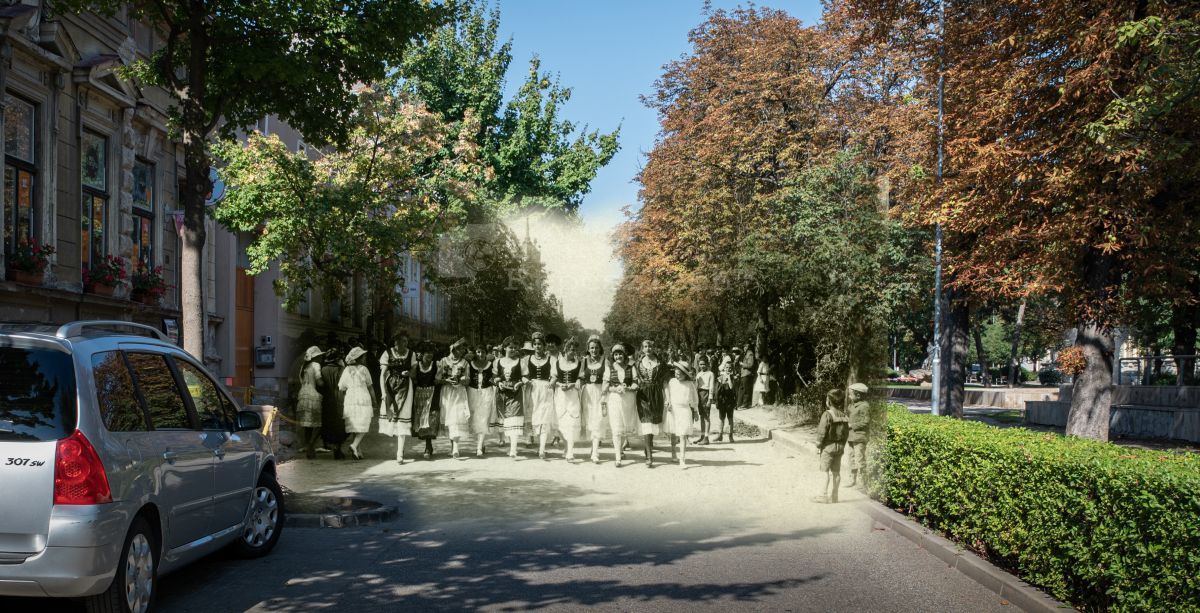 Korzó a Deák téren. 1921 szeptember 11-én (háttérben az 1944-ben lebombázott Márkus-ház)